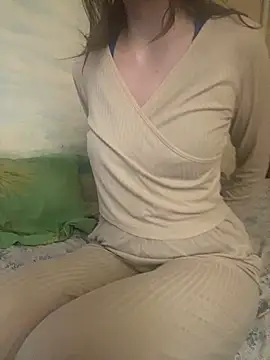 Snapshot of KittieCreme chatting on 03-31-26, 12:29 KittieCreme online show from 03-31-26, 12:29