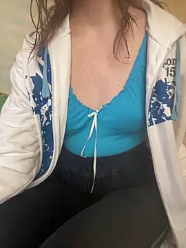 Snapshot of KittieCreme chatting on 06-19-26, 10:10 KittieCreme online show from 06-19-26, 10:10