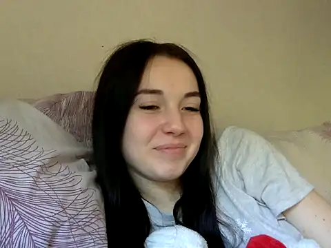 Snapshot of Polly29332 chatting on 10-19-25, 10:40 Polly29332 online show from 10-19-25, 10:40