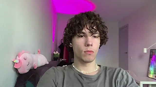 Jeremy1Scott online show from 06-08-26, 05:41