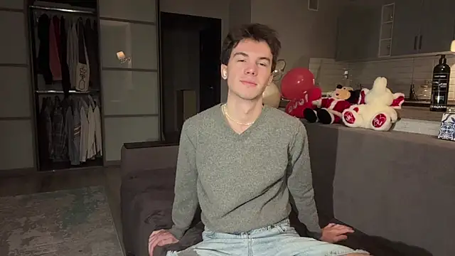 Jeremy1Scott online show from 11-22-25, 03:27