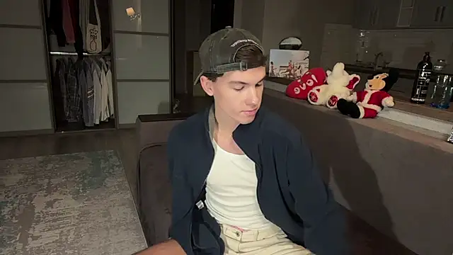 Jeremy1Scott online show from 11-15-25, 03:21