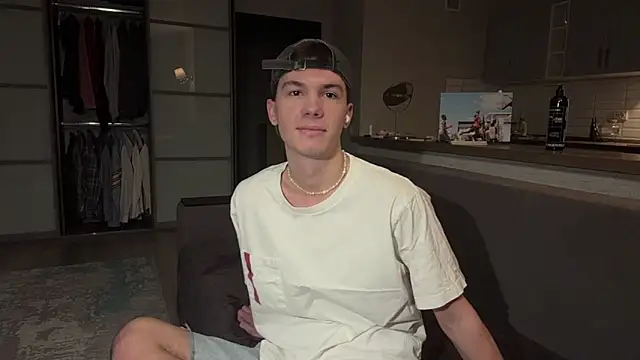 Jeremy1Scott online show from 11-12-25, 03:21