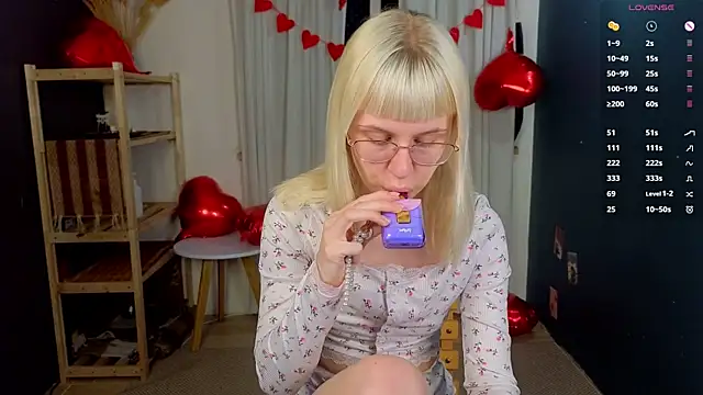 Snapshot of lovedrope chatting on 02-15-26, 07:51 lovedrope online show from 02-15-26, 07:51