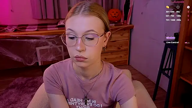 Snapshot of lovedrope chatting on 11-04-25, 06:01 lovedrope online show from 11-04-25, 06:01