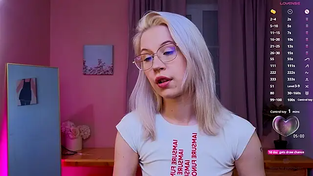 Snapshot of lovedrope chatting on 12-02-25, 05:58 lovedrope online show from 12-02-25, 05:58