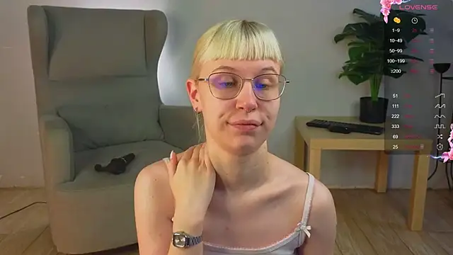 Snapshot of lovedrope chatting on 02-21-26, 07:10 lovedrope online show from 02-21-26, 07:10