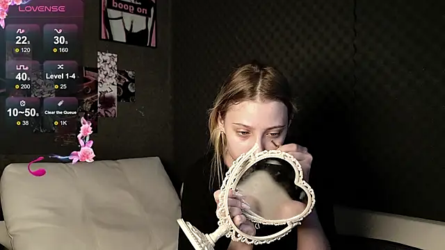 Fluffy Cloude online show from 05-17-26, 06:13