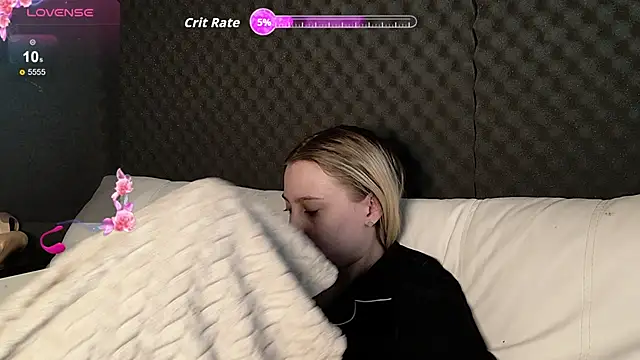 Fluffy Cloude online show from 05-10-26, 06:06