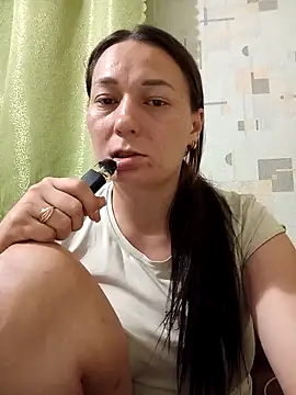 HollyDollsi online show from 12-13-25, 10:38