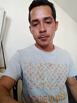 Snapshot of David_man33 chatting on 10-13-25, 06:31 David man33 online show from 10-13-25, 06:31