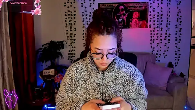 Lizz martins online show from 10-30-25, 02:21