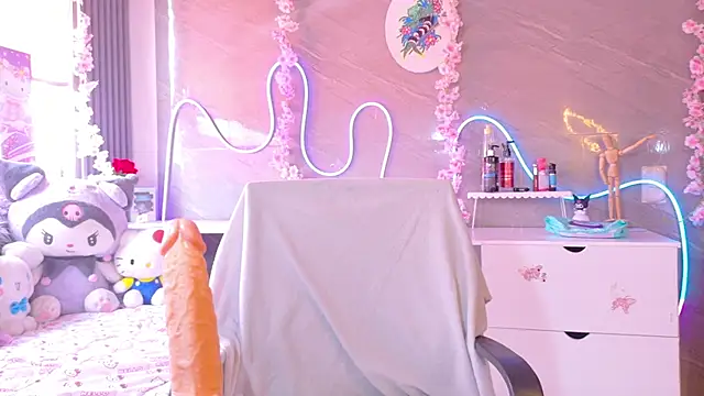 Naaomi cute online show from 04-20-26, 05:47