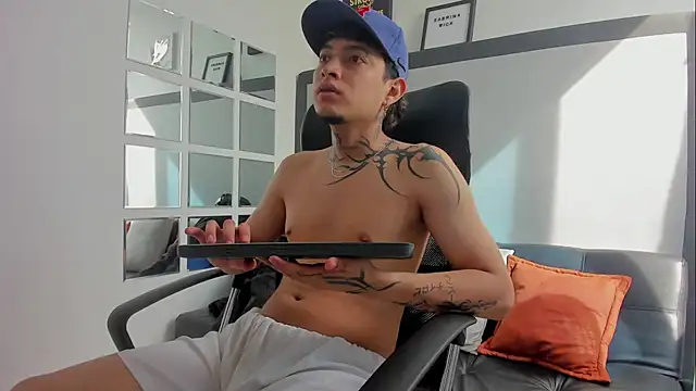 Sky Wild online show from 10-22-25, 07:46