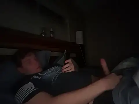 Snapshot of eddieeeeee1232 chatting on 11-17-25, 04:38 eddieeeeee1232 online show from 11-17-25, 04:38