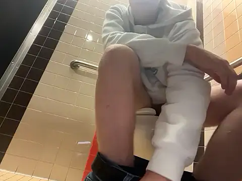 Snapshot of eddieeeeee1232 chatting on 11-03-25, 05:49 eddieeeeee1232 online show from 11-03-25, 05:49