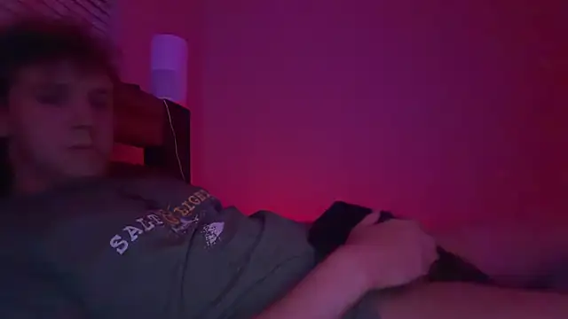 Snapshot of eddieeeeee1232 chatting on 10-26-25, 03:40 eddieeeeee1232 online show from 10-26-25, 03:40