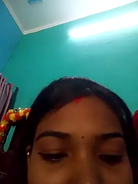 Snapshot of Prishacam2 chatting on 10-29-25, 05:28 Prishacam2 online show from 10-29-25, 05:28