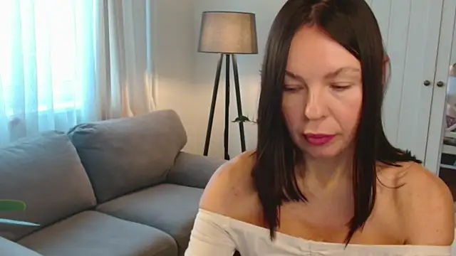 LittleNicolee online show from 11-21-25, 10:36