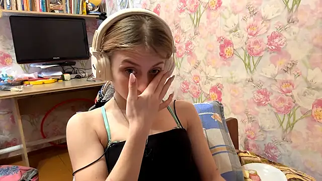 Snapshot of AmeliLia chatting on 02-07-26, 10:12 AmeliLia online show from 02-07-26, 10:12