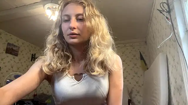 Snapshot of AmeliLia chatting on 06-16-26, 12:05 AmeliLia online show from 06-16-26, 12:05