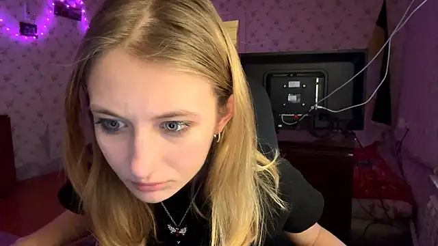 Snapshot of AmeliLia chatting on 03-25-26, 03:44 AmeliLia online show from 03-25-26, 03:44