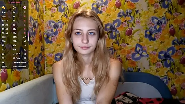 AmeliLia online show from 10-31-25, 03:41