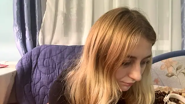 AmeliLia online show from 12-20-25, 04:43