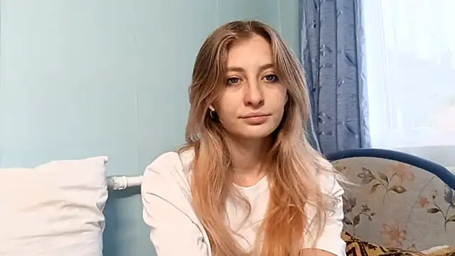 Snapshot of AmeliLia chatting on 10-17-25, 11:12 AmeliLia online show from 10-17-25, 11:12
