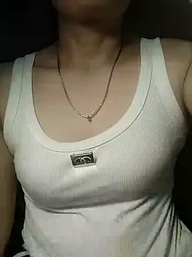 YiyinLy online show from 11-18-25, 02:59