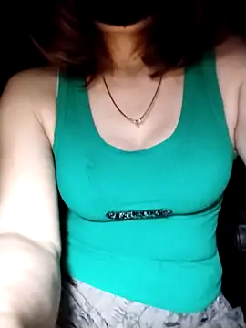 YiyinLy online show from 10-17-25, 09:16