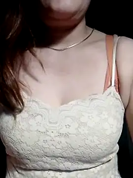 Snapshot of YiyinLy chatting on 05-28-26, 10:04 YiyinLy online show from 05-28-26, 10:04