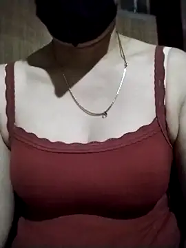 YiyinLy online show from 11-05-25, 02:47