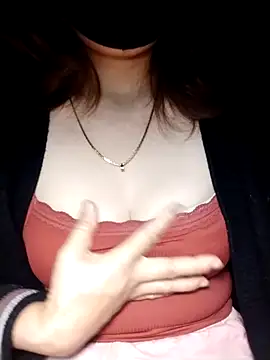 YiyinLy online show from 10-24-25, 09:47