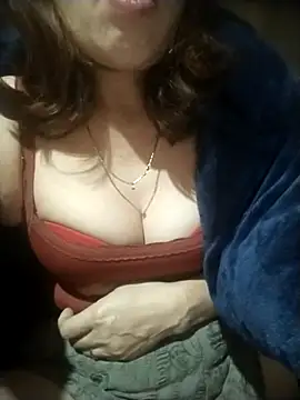 YiyinLy online show from 11-19-25, 08:03