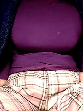 YiyinLy online show from 01-10-26, 01:28