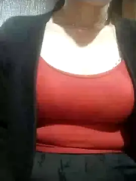 YiyinLy online show from 12-04-25, 12:37