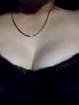 YiyinLy online show from 10-16-25, 08:50