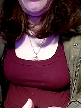 YiyinLy online show from 01-11-26, 09:11