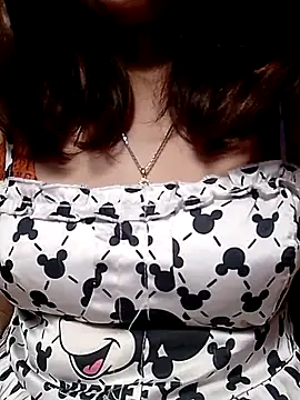 YiyinLy online show from 02-06-26, 12:45