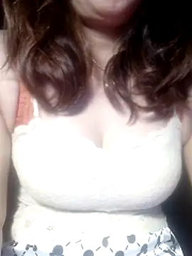 YiyinLy online show from 02-22-26, 09:38