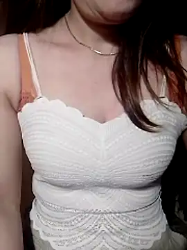 YiyinLy online show from 06-26-26, 09:53