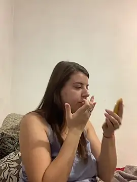 Snapshot of MiraCastellon chatting on 10-29-25, 12:15 MiraCastellon online show from 10-29-25, 12:15