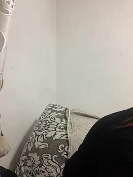 Snapshot of MiraCastellon chatting on 10-27-25, 12:50 MiraCastellon online show from 10-27-25, 12:50