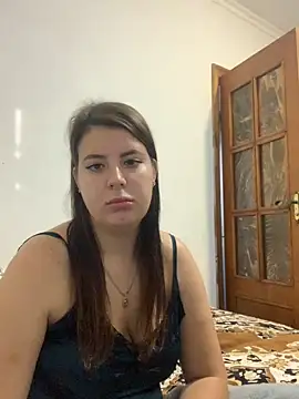 Snapshot of MiraCastellon chatting on 10-28-25, 12:59 MiraCastellon online show from 10-28-25, 12:59