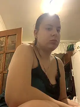 Snapshot of MiraCastellon chatting on 10-28-25, 12:55 MiraCastellon online show from 10-28-25, 12:55