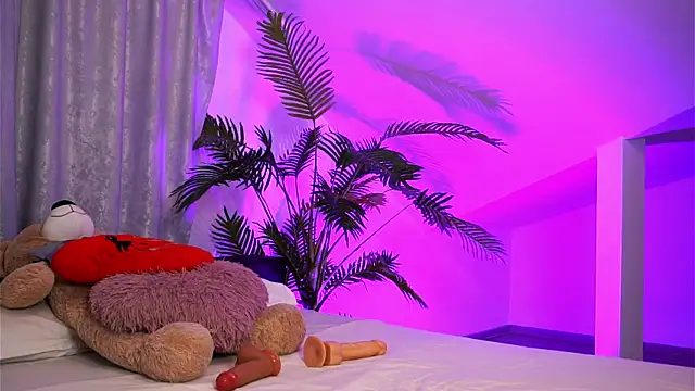 Snapshot of TenderSin chatting on 05-26-26, 01:37 TenderSin online show from 05-26-26, 01:37