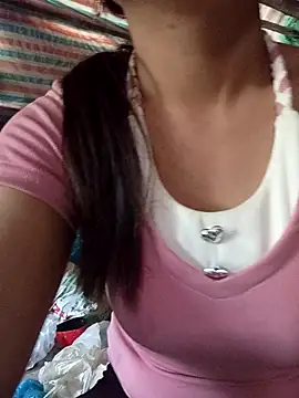 Snapshot of siusiu-00 chatting on 06-04-26, 04:28 siusiu-00 online show from 06-04-26, 04:28