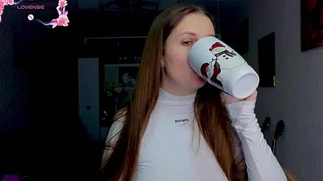 Amy  Leee  online show from 10-25-25, 12:17