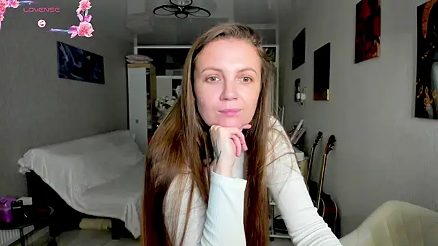 Amy  Leee  online show from 10-26-25, 04:18